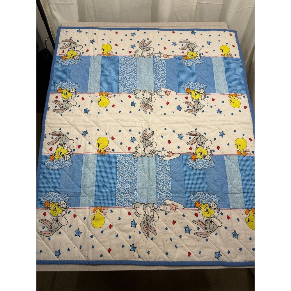 VTG 1998 Warner Bros Looney Tunes Baby Quilt Blanket Tweety Bugs Bunny 38 x 45